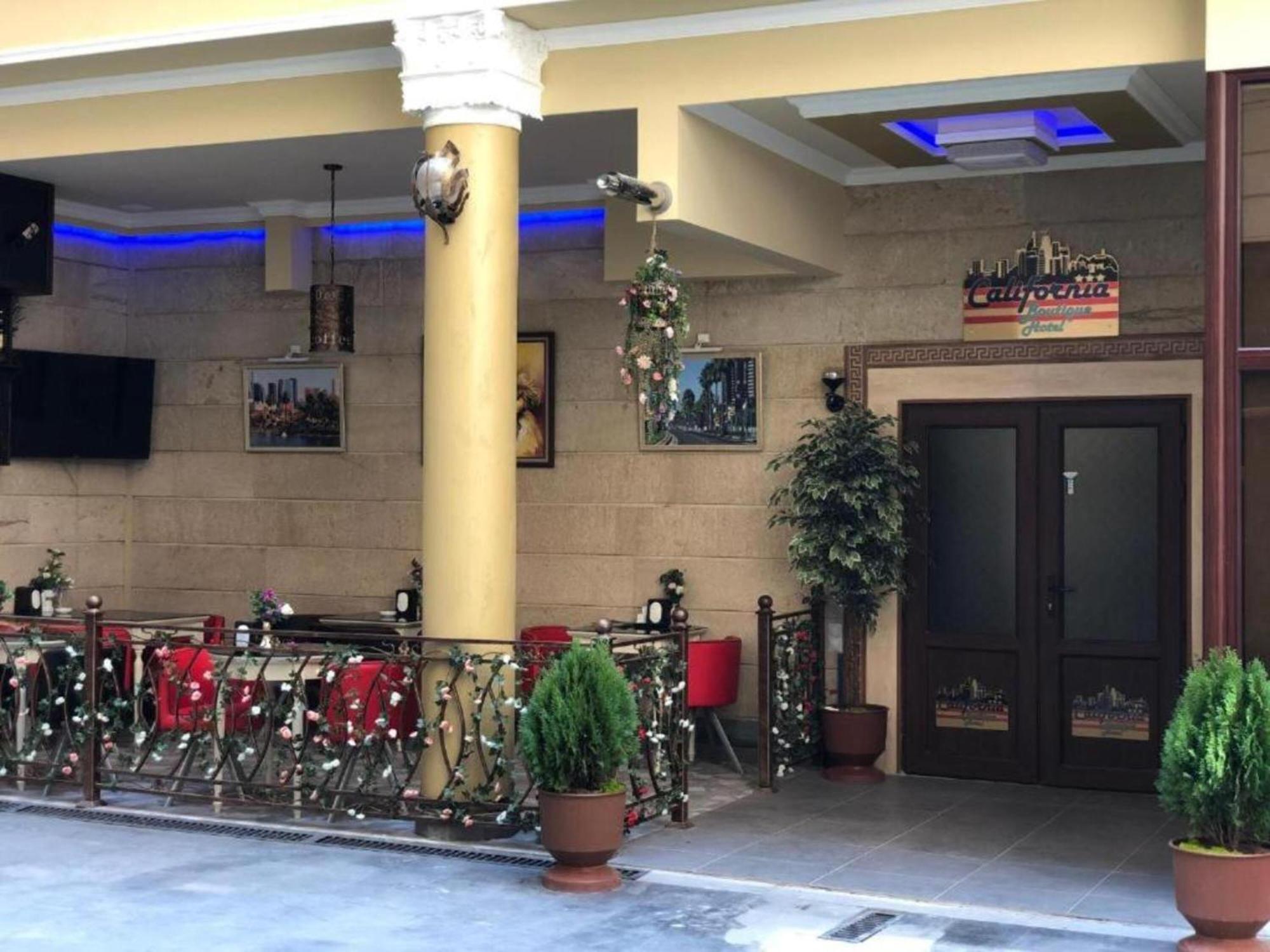 Hotel & Apartments California Ереван Экстерьер фото